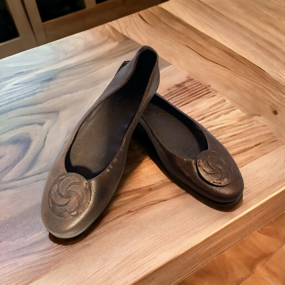 The Flexx Bon Plush Rose Toe Flat Bronze
Leather US 8 EU 39
